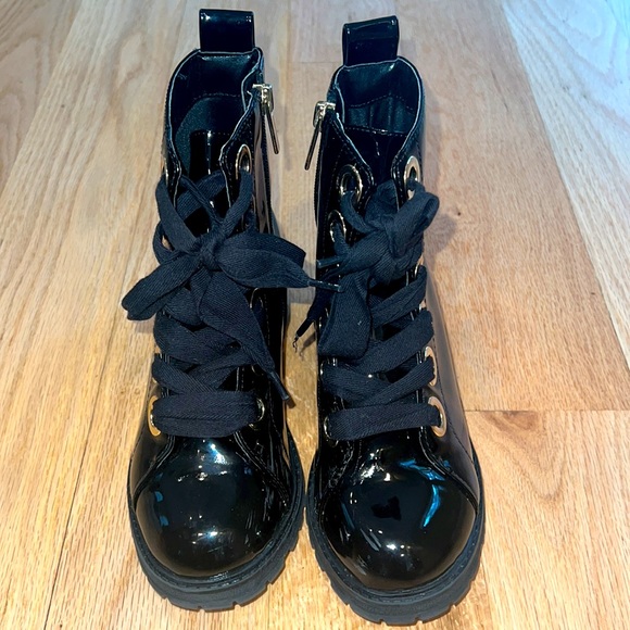 Black boots - Picture 3 of 5